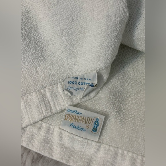 TWO Vintage 70βs Springmaid 100% Cotton Daisy Floral Bath Towels 24β x 47β - Picture 9 of 10